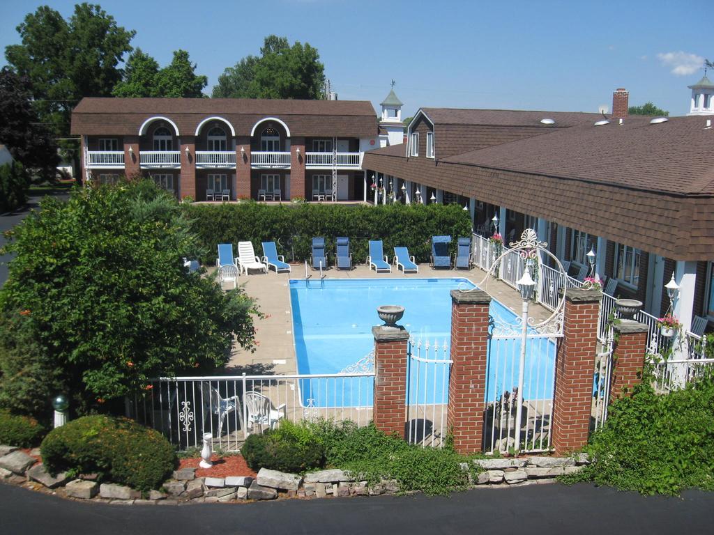 Lockport Inn And Suites Buitenkant foto