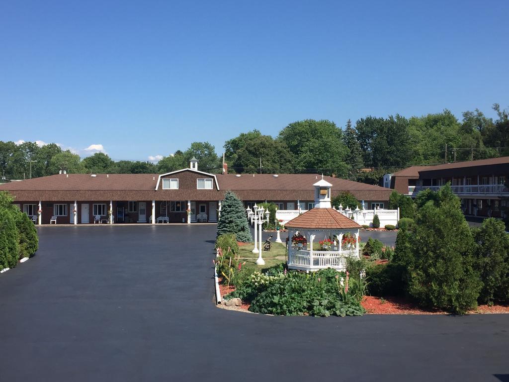 Lockport Inn And Suites Buitenkant foto